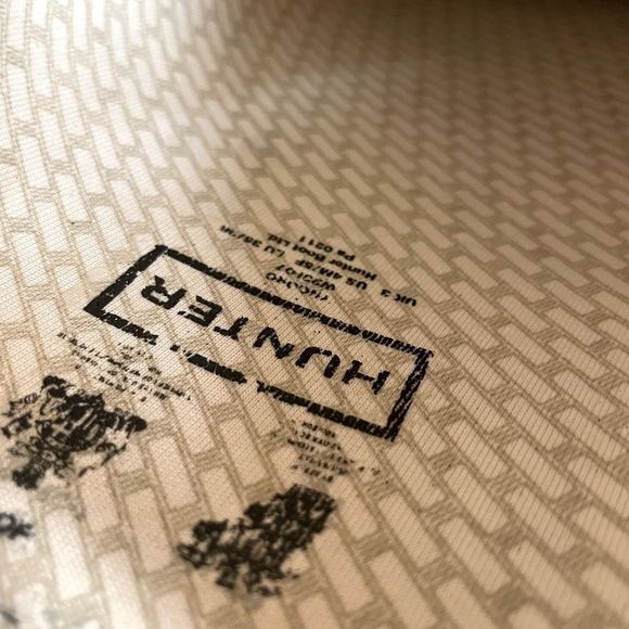 Hunter boots. It fits women size 5. Silver - Picture 12 of 14